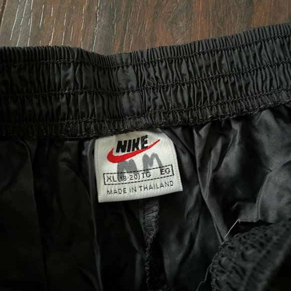 VTG Nike Mens Black Red Windbreaker Track Pants - Picture 5 of 5